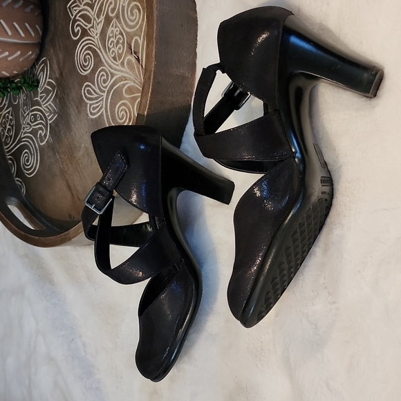 Aerosols Mary Jane approx 3.5 in heel. Size 8. - Picture 4 of 10